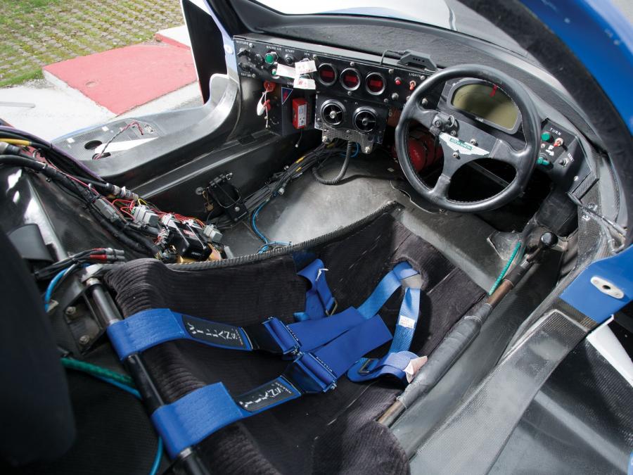 Интерьер Aston Martin AMR1 1988 года  (фото 40 из 44)